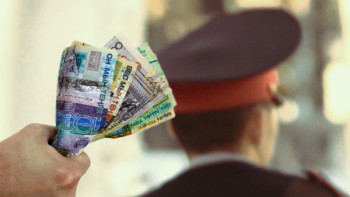 Фотография к новости: Атырау облысында ПД басшылық құрамының бірқатар қызметкеріне пара алды деген айып тағылды