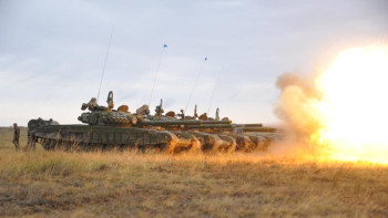 Фотография к новости: Танк экипаждары атыс шеберлігінен оқу-жаттығу өткізді