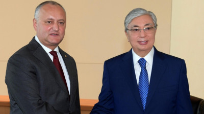 Тоқаев Молдова президентімен кездесті