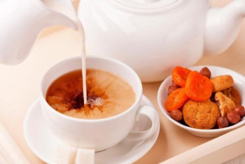 Фотография к новости: Ғалымдар сүтті шайдың зиянды тұстарын атады