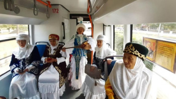 Фотография к новости: Павлодарда поэзия трамвайы жолға шықты 