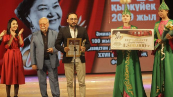 Фотография к новости: Өмірзақованың 100 жылдығына арналған театрлар байқауы аяқталды