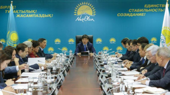 Фотография к новости: Бауыржан Байбек: Үнсіз отырмай, халықтың алдына шығу керек