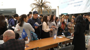 Фотография к новости: Елордада бос жұмыс орындары жәрмеңкесі өтіп жатыр 