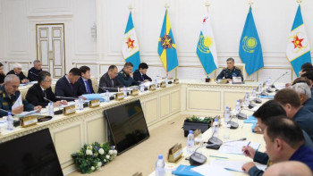 Фотография к новости: Қорғаныс министрлігінде әскери қауіпсіздік мәселелері талқыланды