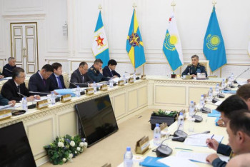 Фотография к новости: Қорғаныс министрлігінде әскери қауіпсіздік мәселелері талқыланды