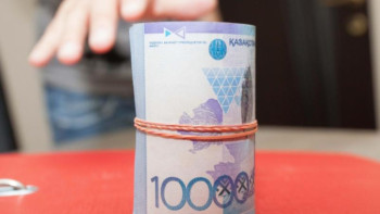 Фотография к новости: Ақтаудағы жұмыспен қамту басқармасының бөлім басшысы парамен ұсталды 