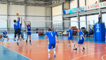 Фотография к новости: Қызылордада ардагерлер арасында волейболдан халықаралық турнир басталды