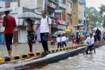 Фотография к новости: Үндістанда нөсер салдарынан 70-тен астам адам қаза тапты 