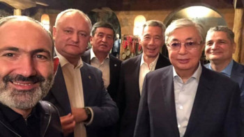 Фотография к новости: Тоқаевпен бірге түскен ЕЭК басшыларының селфиі