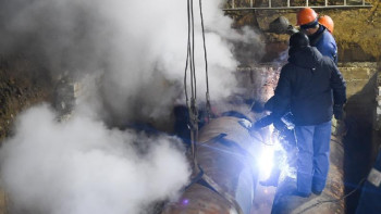 Фотография к новости: Жезқазғанда су құбыры жарылып, 389 көпқабатты үй сусыз қалды