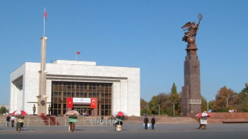 Фотография к новости: Қазақстаннан қалмайық деп Бішкекте де институт аштық - профессор