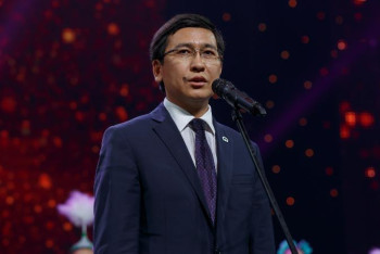 Фотография к новости: Басымнан сипайтын. Білім министрі ұстазын еске алды 