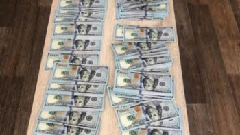 Фотография к новости: Қорғаста заңсыз зергерлік бұйымдар мен ақша тәркіленді