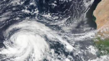 Фотография к новости: «Лоренцо» дауылы Ирландия мен Ұлыбританияға бет алды