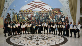 Фотография к новости: Қарағандыда диктантты үздік жазғандар марапатталды