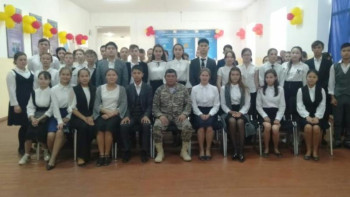 Фотография к новости: Әскери қызметшілер ерлік сабағын өткізуде