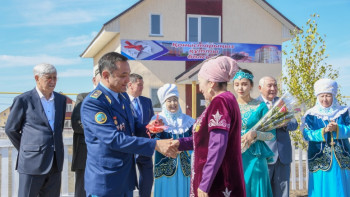 Фотография к новости: Талдықорғанда көпбалалы аналар мен ауған соғысы ардагерлеріне 100 коттедж берілді