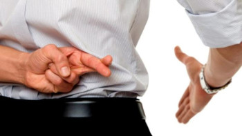 Фотография к новости: Қазығұртта бөлім басшысы азаматтар үшін алаяқтық жасады деп айыпталуда