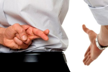 Фотография к новости: Қазығұртта бөлім басшысы азаматтар үшін алаяқтық жасады деп айыпталуда