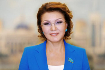 Фотография к новости: Дариға Назарбаева ұстаздарды кәсіби мерекесімен құттықтады