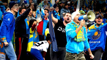 Фотография к новости: ﻿Нұр-Сұлтанда футбол жанкүйерлері матчқа кедергі келтірмек болды