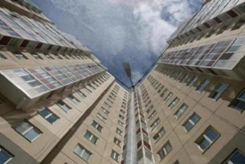 Фотография к новости: Үйіне балкон арқылы кірмек болған ер адам көпқабатты үйден құлап қаза болды