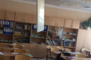 Фотография к новости: Оқушының үстіне мектептің төбесі опырылып құлап түсті 