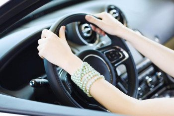 Фотография к новости: 15 жастағы қыз танысының көлігін айдап кеткен