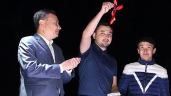 Фотография к новости: Қызылордалық кәсіпкер көпбалалы отбасыға баспана сыйлады