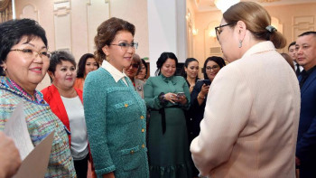 Фотография к новости: Әйелдердің саясат пен экономикаға қатысуын кеңейту керек –  Дариға Назарбаева