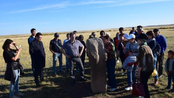 Фотография к новости: Елордалық жастар тарихшылармен бірге киелі жерлерді аралады