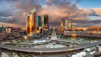 Фотография к новости: Президент елорданы дамыту мәселелері жөнінде мәжіліс өткізіп жатыр 