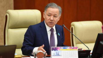 Фотография к новости: Нығматулин білім министріне: 9 айда әйелдер бала туып үлгереді, сендер әлі бір құжатқа қол қоя алмай жүрсіңдер