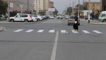 Фотография к новости: Атырауда 3D форматындағы жаяу жүргіншілер белгісі салынды