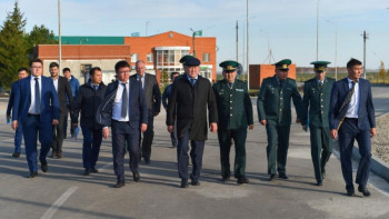 Фотография к новости: Солтүстік Қазақстанда шекарада жүк көліктеріне арнайы жолақтар орнатылуда