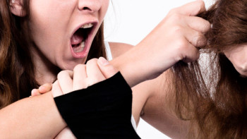 Фотография к новости: Қарағандылық қыздардың төбелесі видеоға түсіп қалған