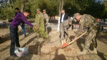 Фотография к новости: Әскери қызметшілер Арыс мектептерінде ерлік сабақтарын өткізді