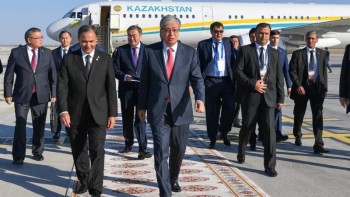 Фотография к новости: Қасым-Жомарт Тоқаев Ашхабадқа барды
