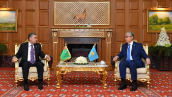 Фотография к новости: Тоқаев Түрікменстан президентімен кездесті 