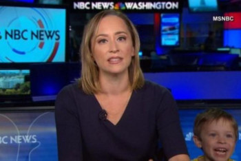 Фотография к новости: Тележүргізушінің ұлы тікелей эфир кезінде анасын ыңғайсыз жағдайға қалдырды