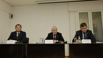 Фотография к новости: Сіздер Гиппократ антын бердіңіздер – Сапарбаев Атырау перзентханасының дәрігерлерімен кездесті