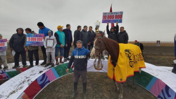 Фотография к новости: "Алтын тұлпар" аламан бәйгесінің жеңімпазы белгілі болды