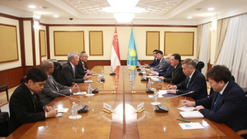 Фотография к новости: Мамин Сингапурдың аға министрімен кездесті