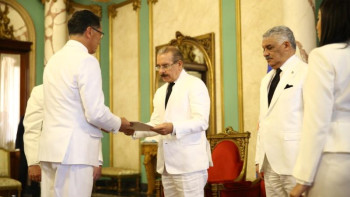 Фотография к новости: Қазақстан елшісі Доминикан президентіне сенім грамоталарын тапсырды