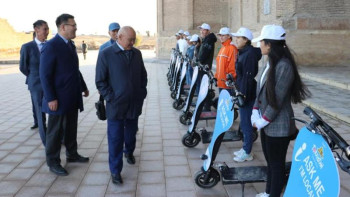 Фотография к новости: Ясауи кесенесінде гид-нұсқаушылар қызмет көрсетеді