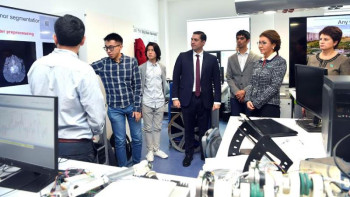 Фотография к новости: Сенаторларға стартап-жобалар таныстырылды