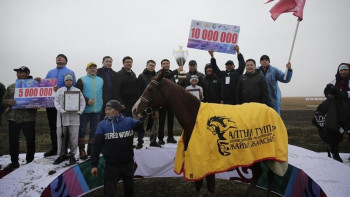 Фотография к новости: Атырауда аламан бәйгеде қызылордалық сәйгүлік жеңіске жетті 