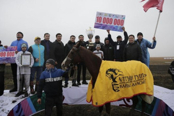 Фотография к новости: Атырауда аламан бәйгеде қызылордалық сәйгүлік жеңіске жетті 