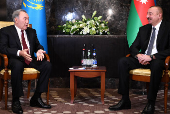 Фотография к новости: Назарбаев Ильхам Әлиевпен кездесті 